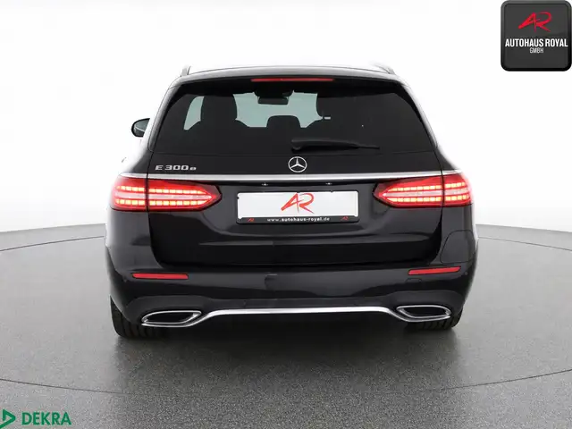 Mercedes-Benz E-Class view 4