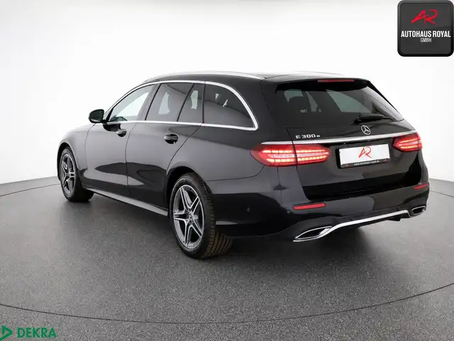 Mercedes-Benz E-Class view 3