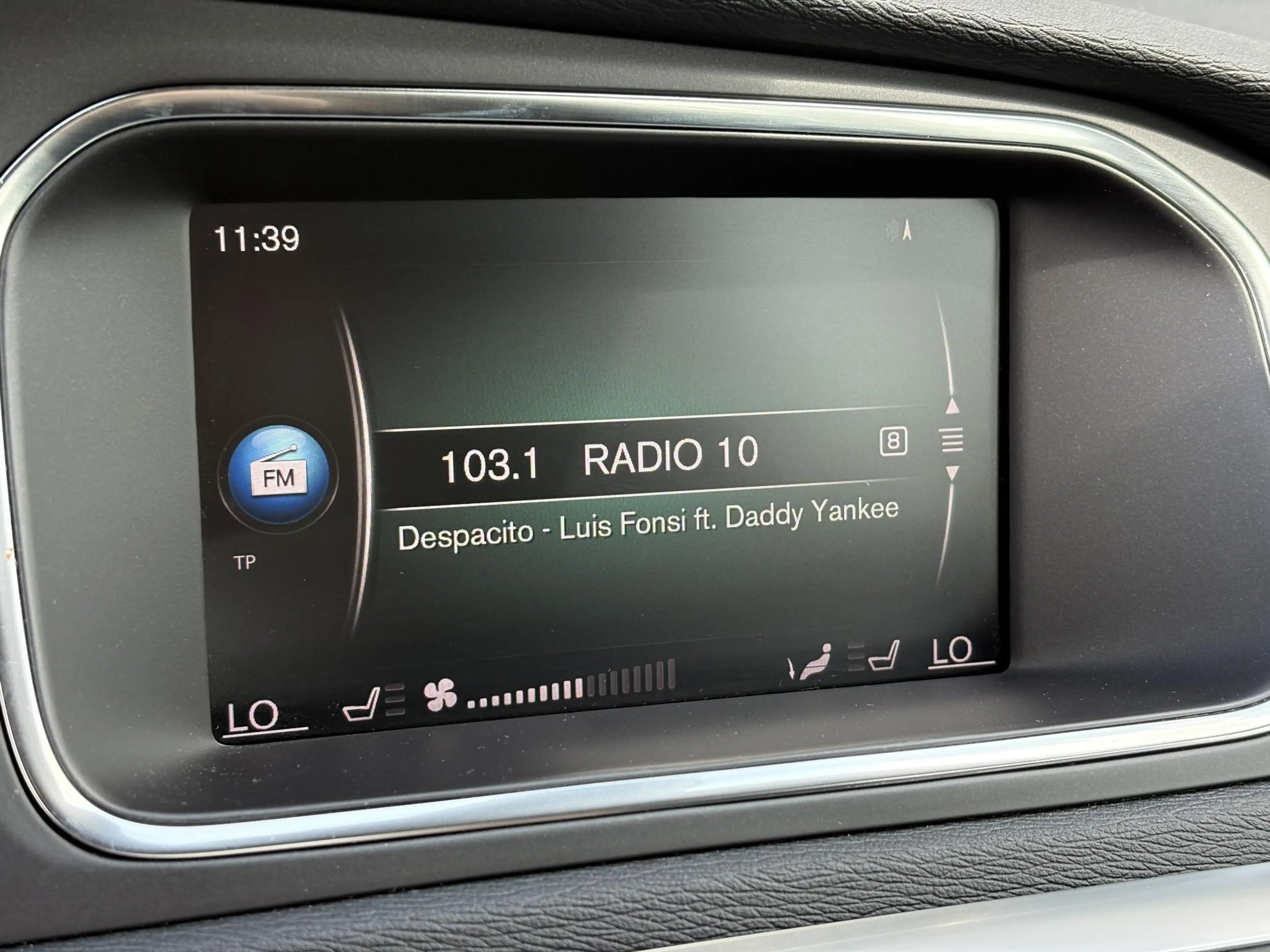 Volvo V40 1.5 T2 Polar+ | Navigatie | Stoelverwarming | Blue — photo 9