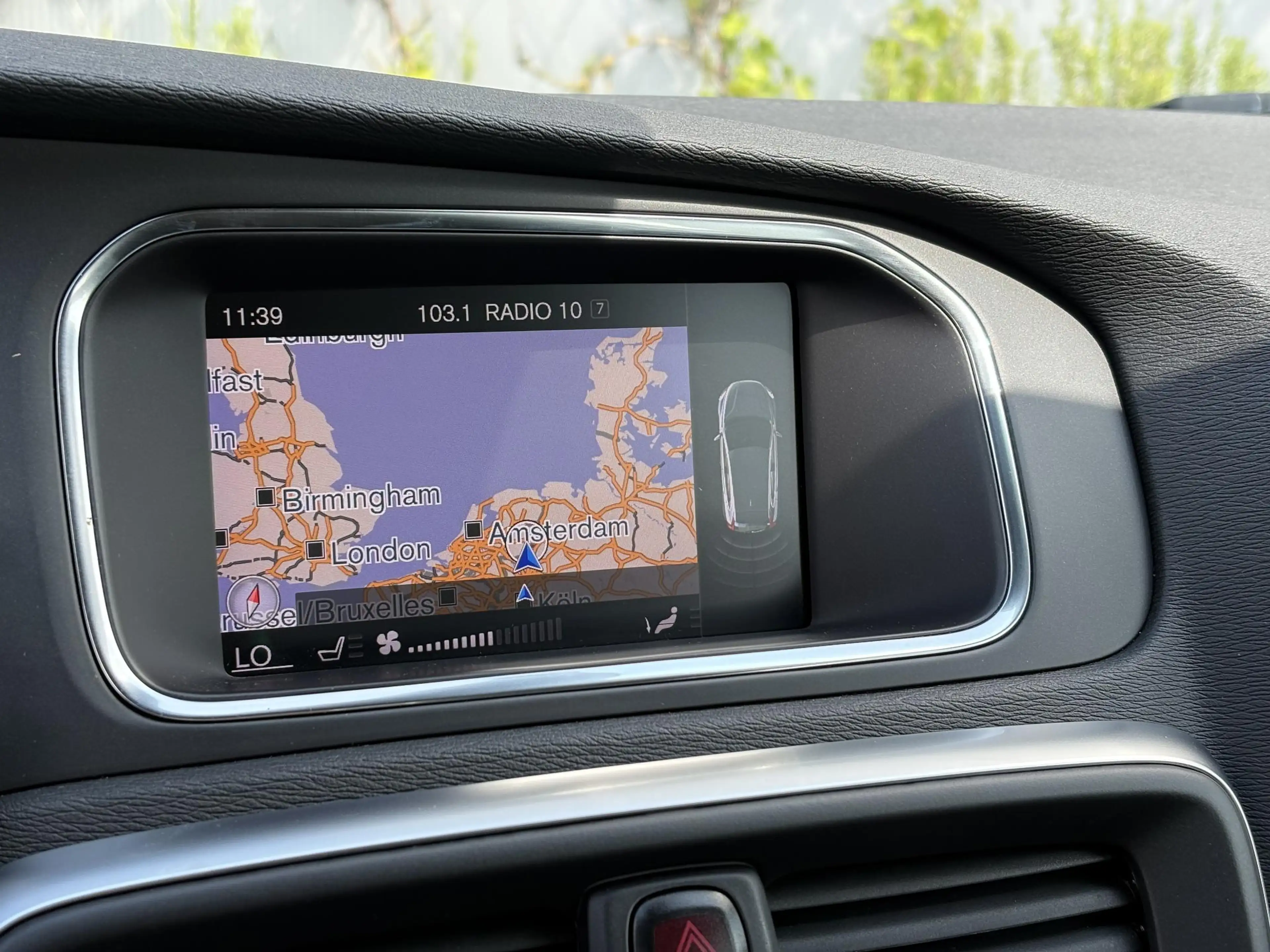 Volvo V40 1.5 T2 Polar+ | Navigatie | Stoelverwarming | Blue — photo 11