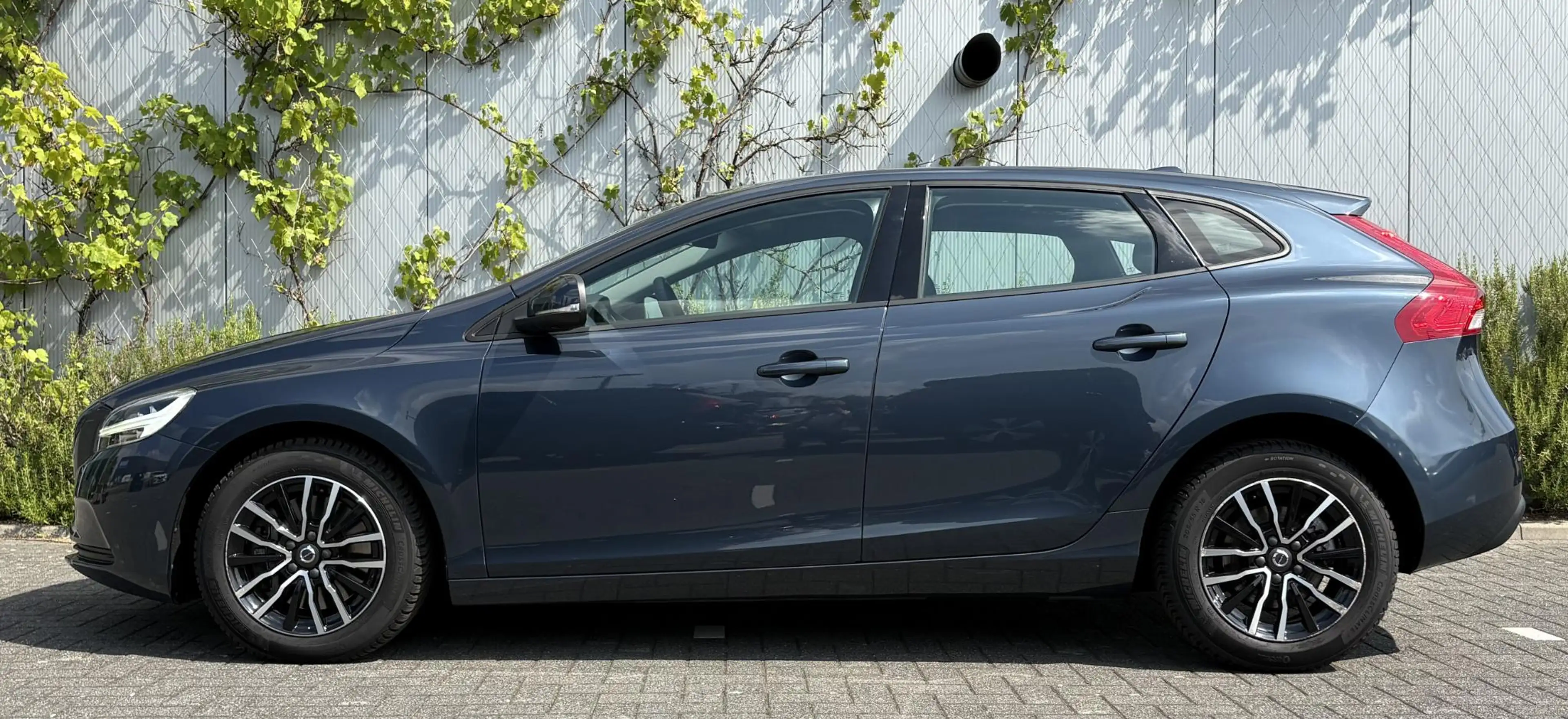 Volvo V40 1.5 T2 Polar+ | Navigatie | Stoelverwarming | Blue — photo 2