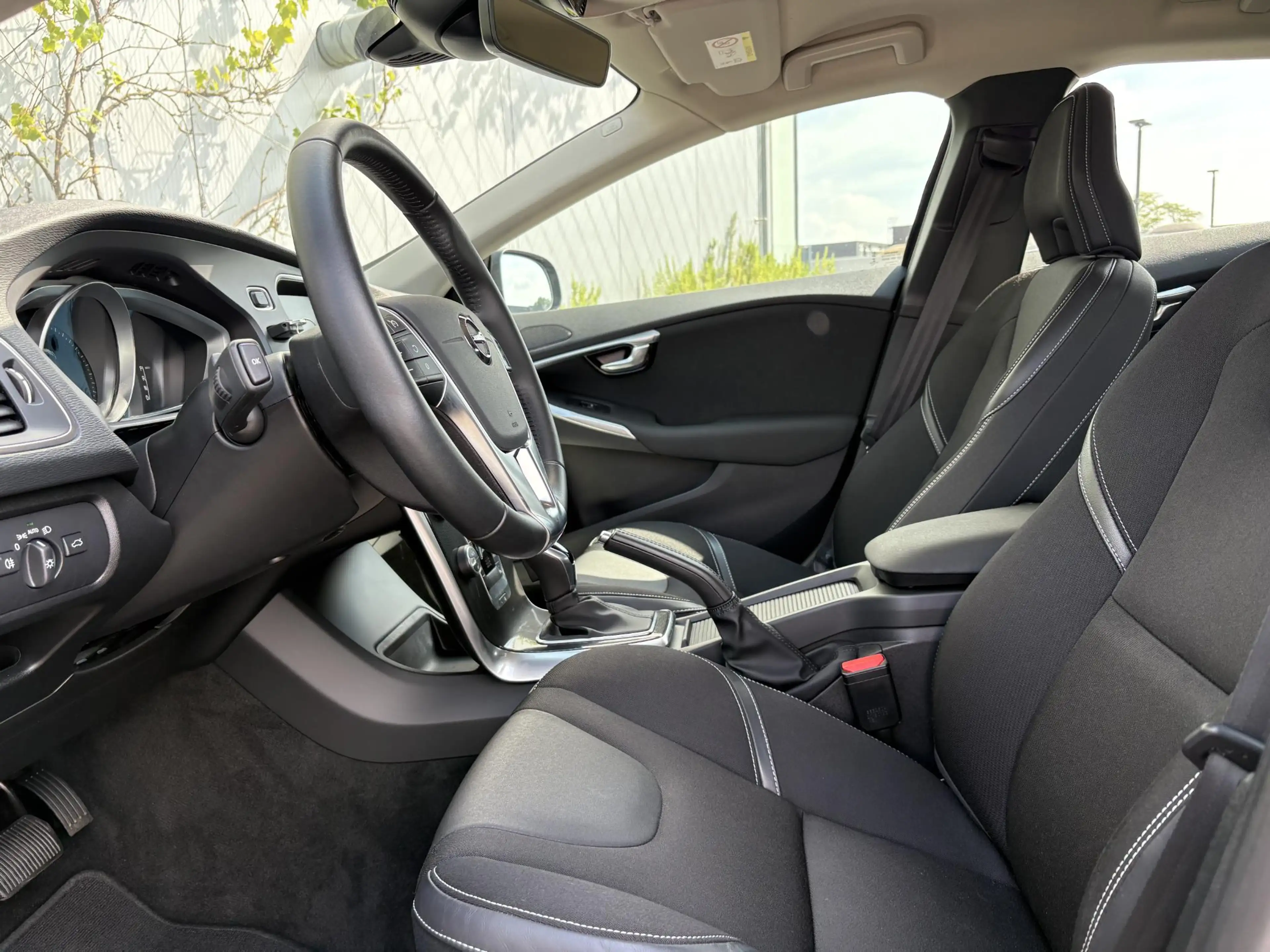 Volvo V40 1.5 T2 Polar+ | Navigatie | Stoelverwarming | Blue — photo 5