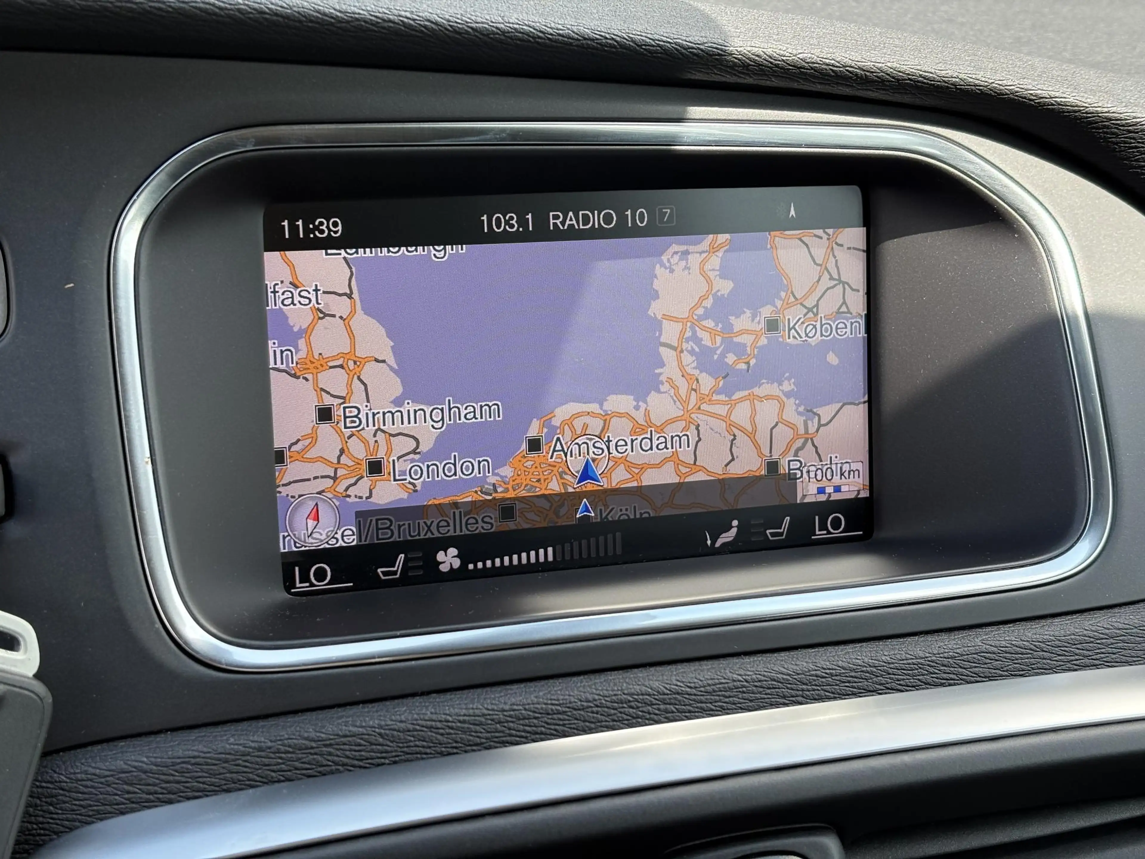 Volvo V40 1.5 T2 Polar+ | Navigatie | Stoelverwarming | Blue — photo 10