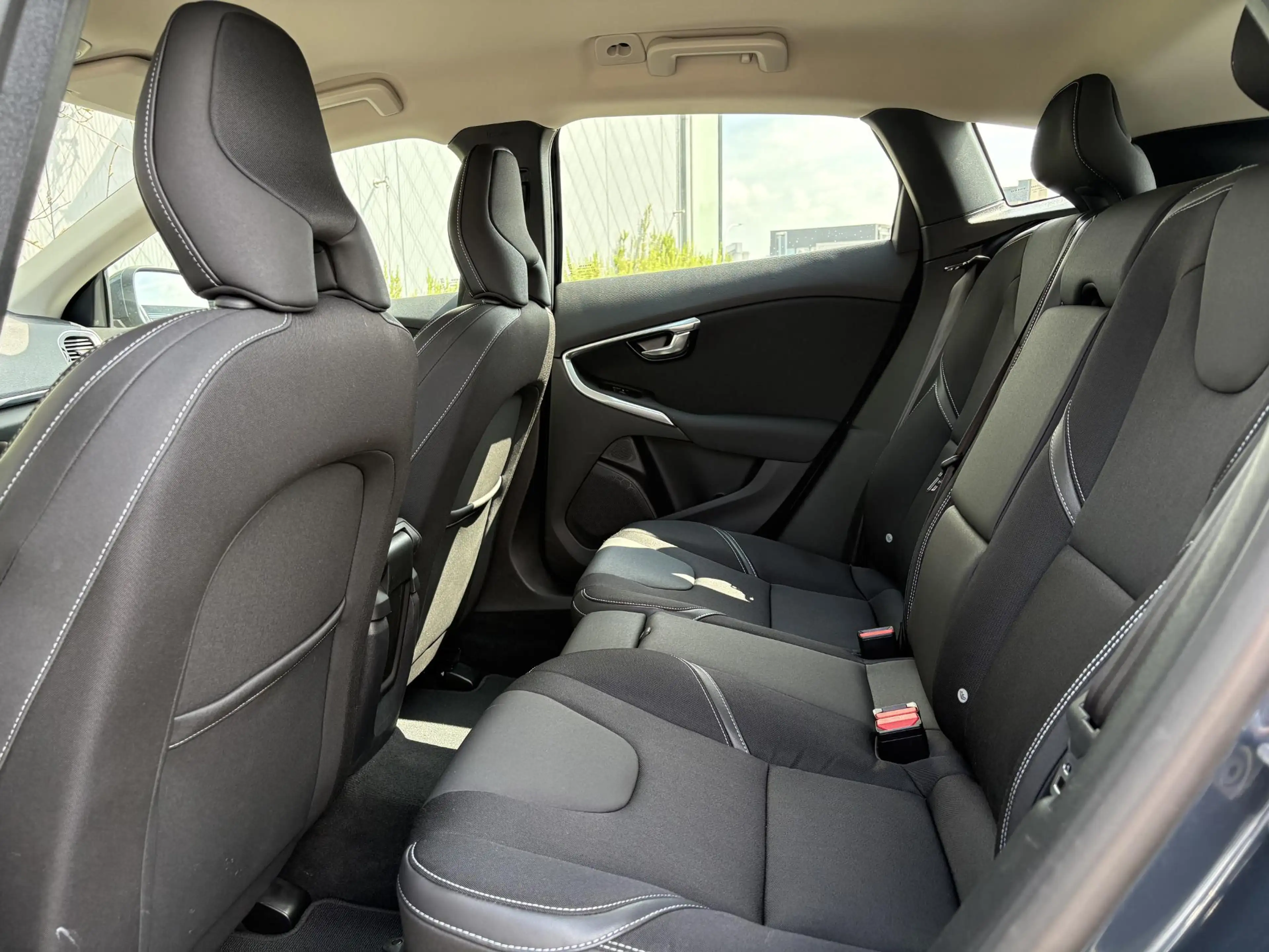 Volvo V40 1.5 T2 Polar+ | Navigatie | Stoelverwarming | Blue — photo 13