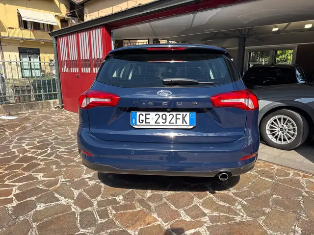 Ford Focus view 2