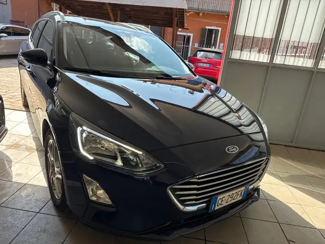 Ford Focus view 3
