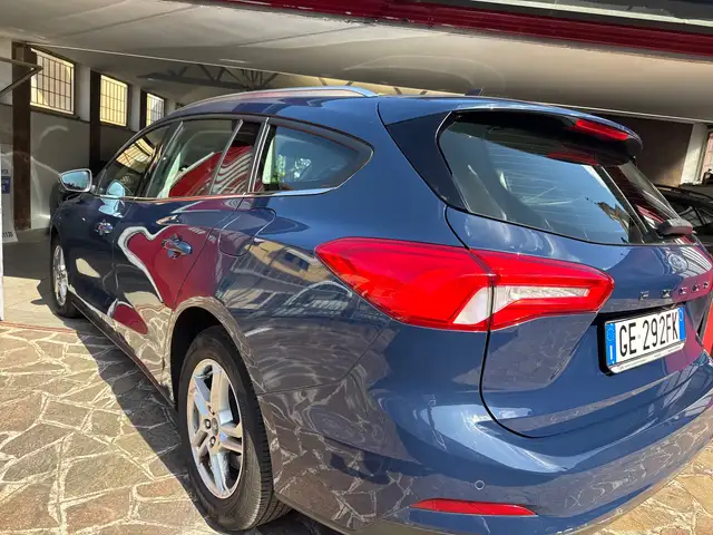 Ford Focus view 4