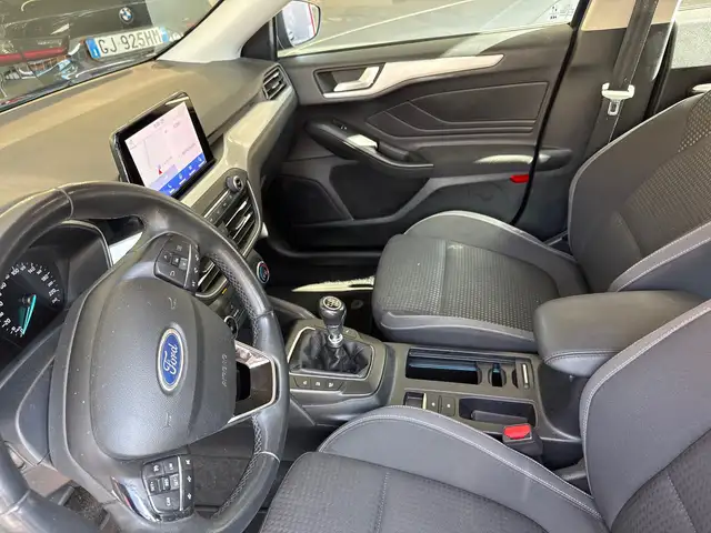 Ford Focus view 6