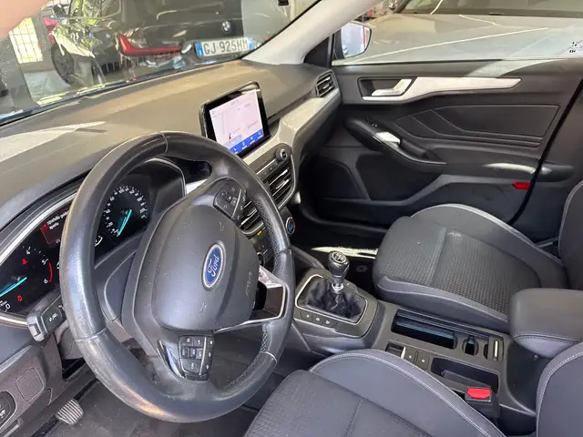 Ford Focus view 5