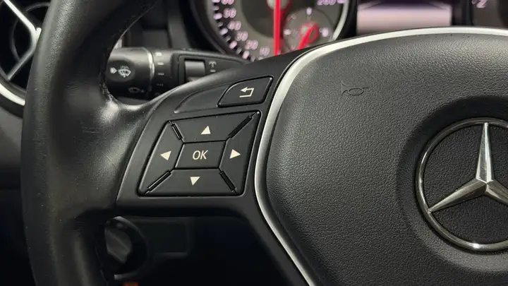 Mercedes-Benz GLA 200D Style (2015) X156 2015, foto 8