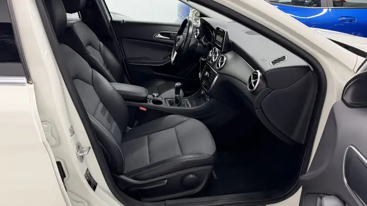 Mercedes-Benz GLA 200D Style (2015) X156 2015, foto 15