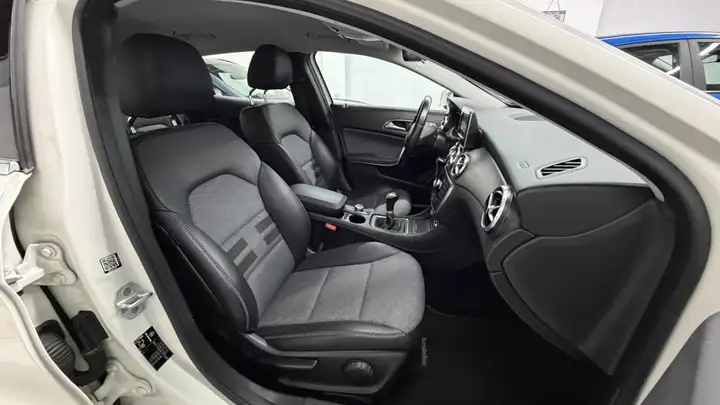 Mercedes-Benz GLA 200D Style (2015) X156 2015, foto 12