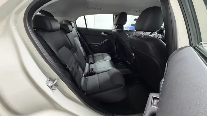 Mercedes-Benz GLA 200D Style (2015) X156 2015, foto 18