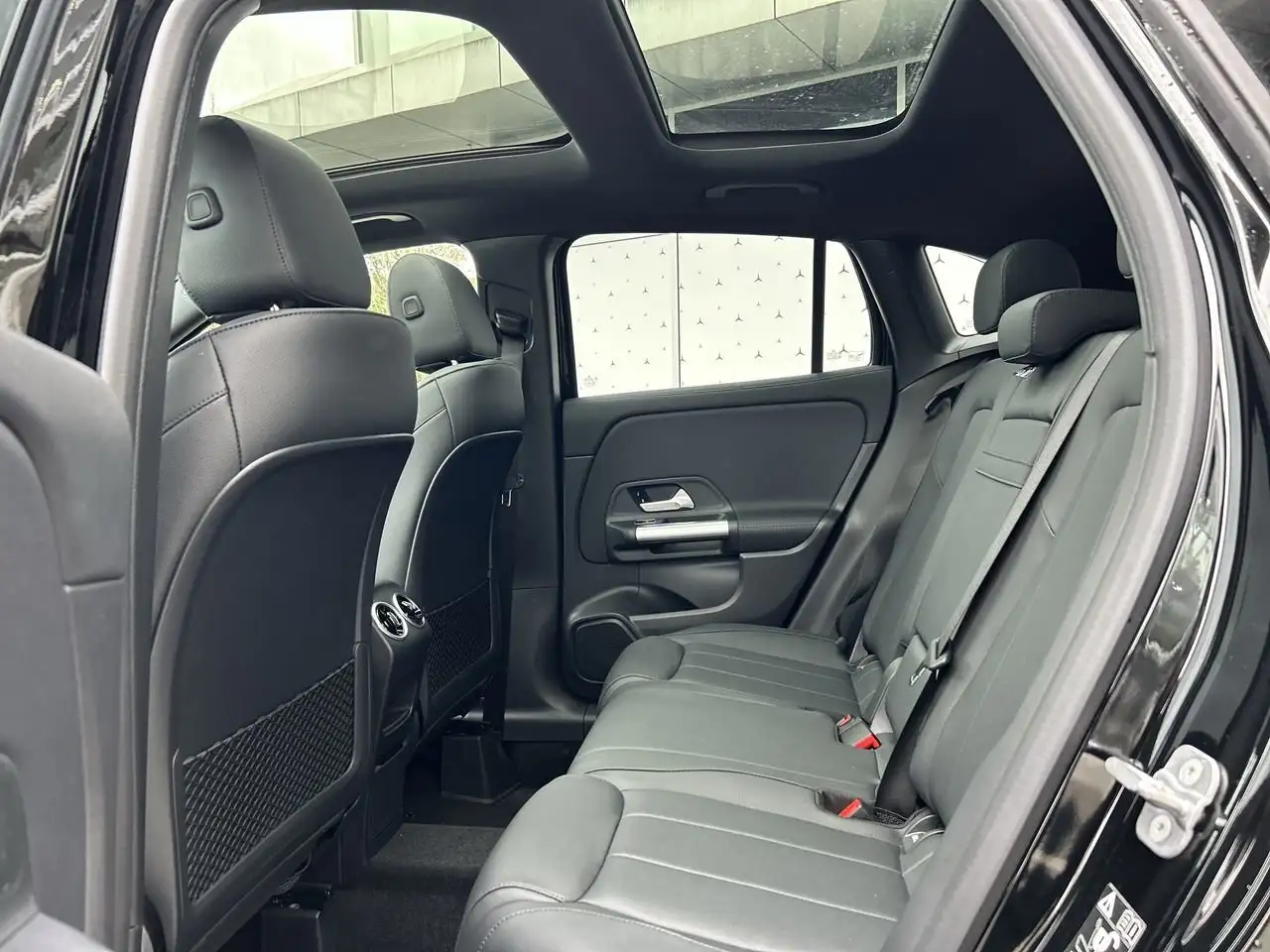 Mercedes-Benz GLA снимка Mercedes-Benz GLA