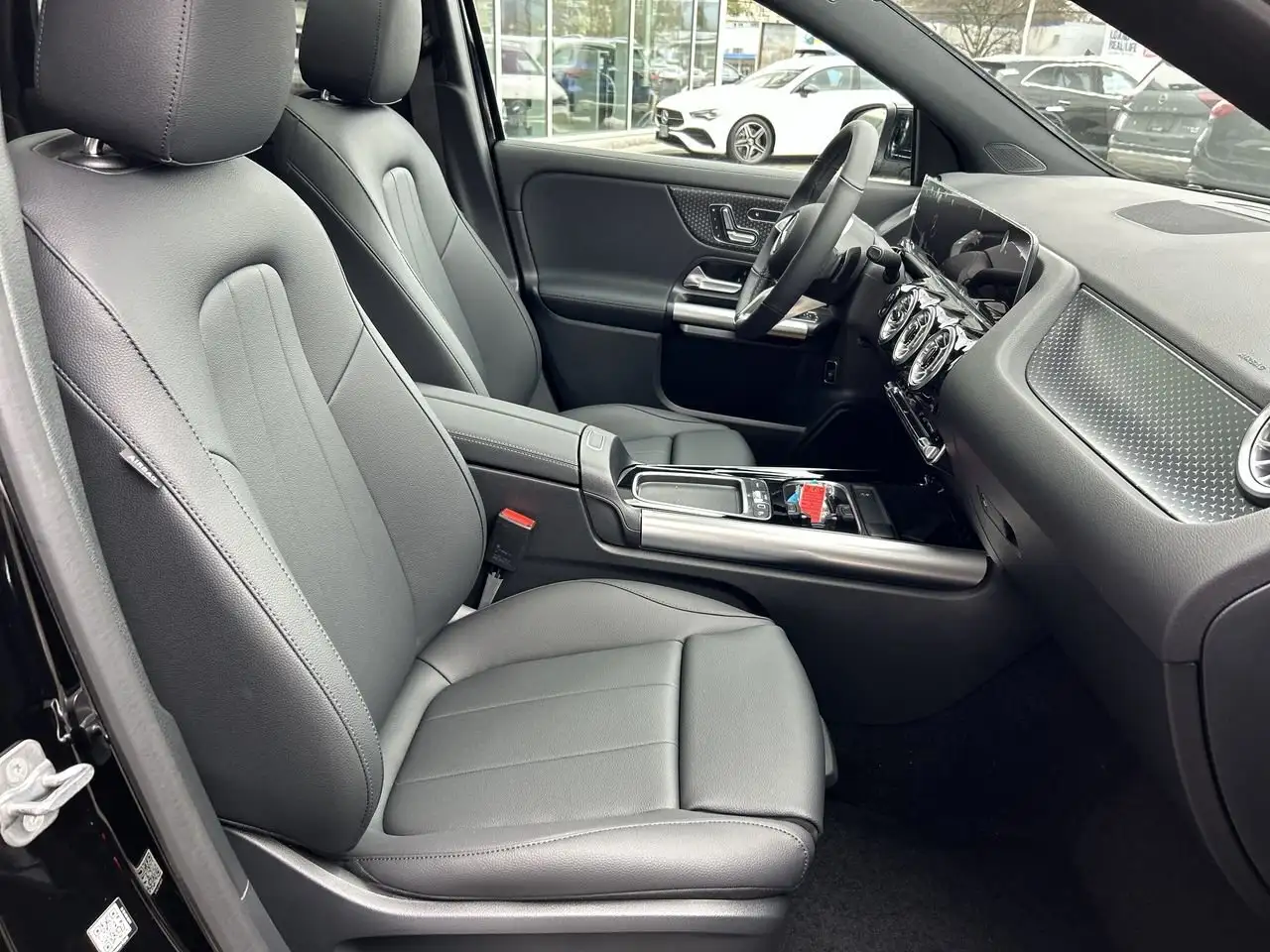 Mercedes-Benz GLA снимка Mercedes-Benz GLA
