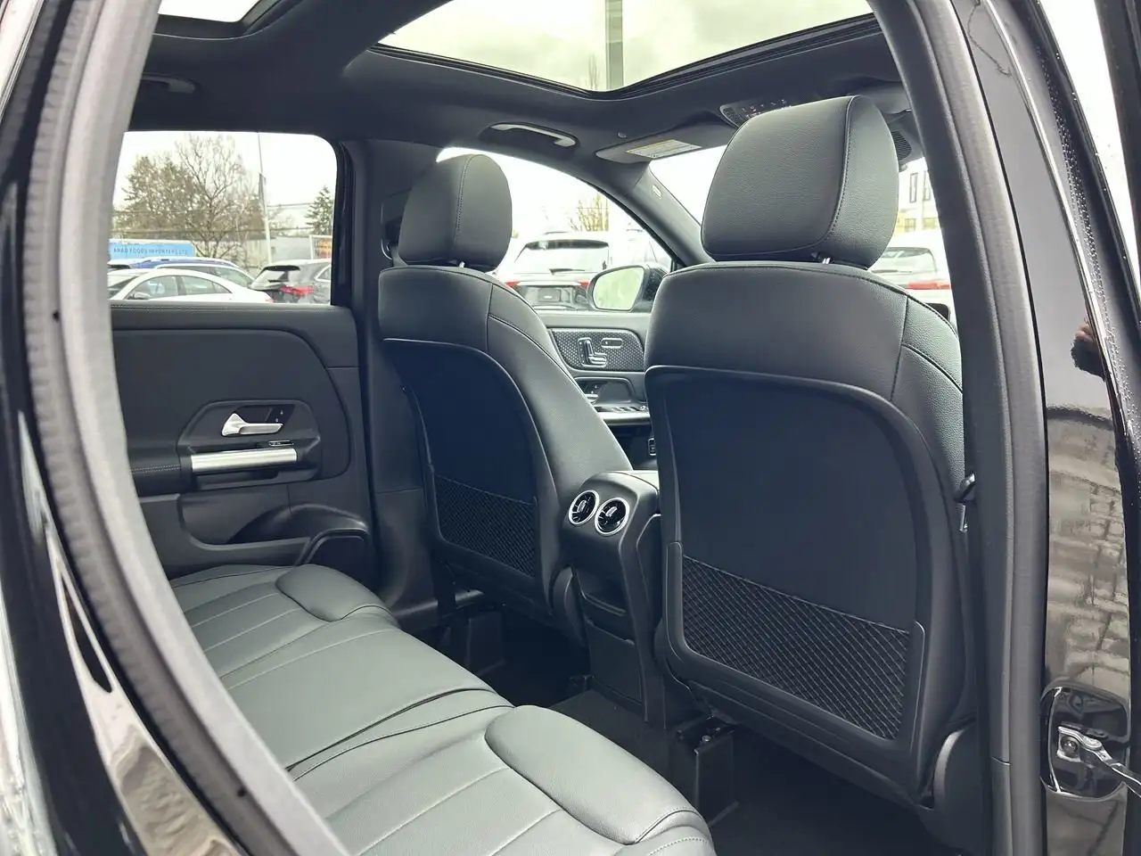 Mercedes-Benz GLA снимка Mercedes-Benz GLA