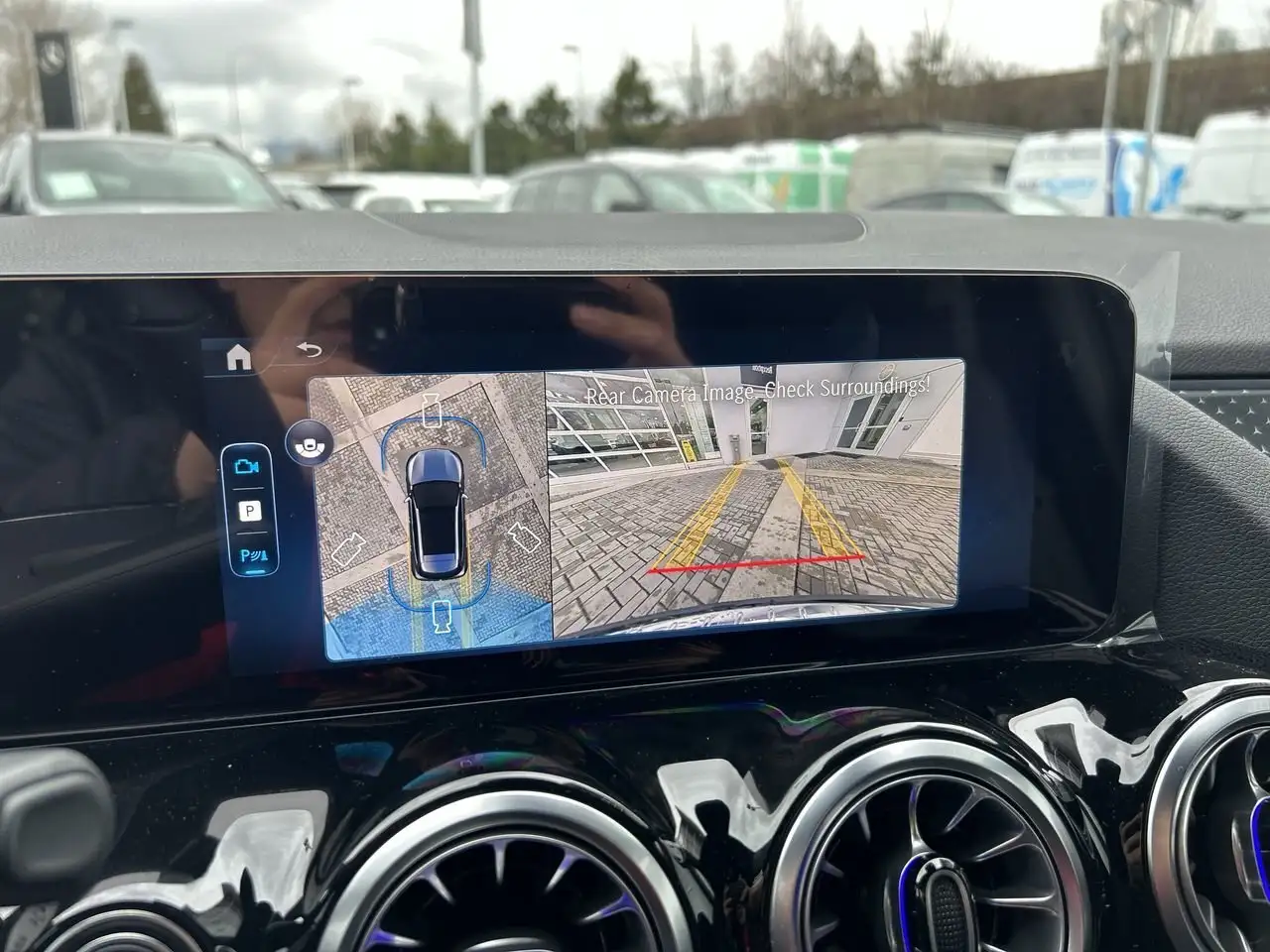 Mercedes-Benz GLA снимка Mercedes-Benz GLA