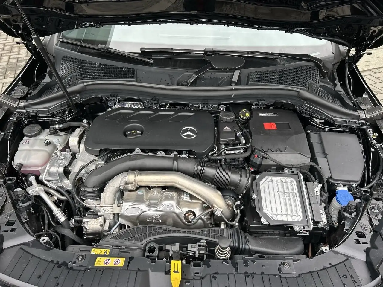 Mercedes-Benz GLA снимка Mercedes-Benz GLA