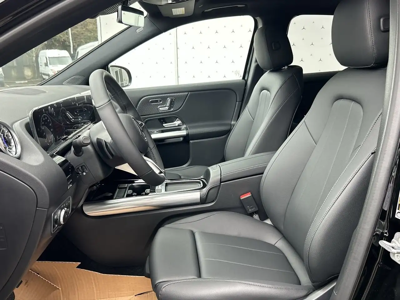 Mercedes-Benz GLA снимка Mercedes-Benz GLA