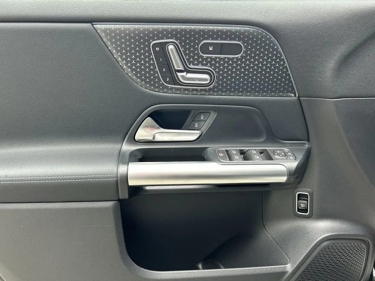 Mercedes-Benz GLA снимка Mercedes-Benz GLA