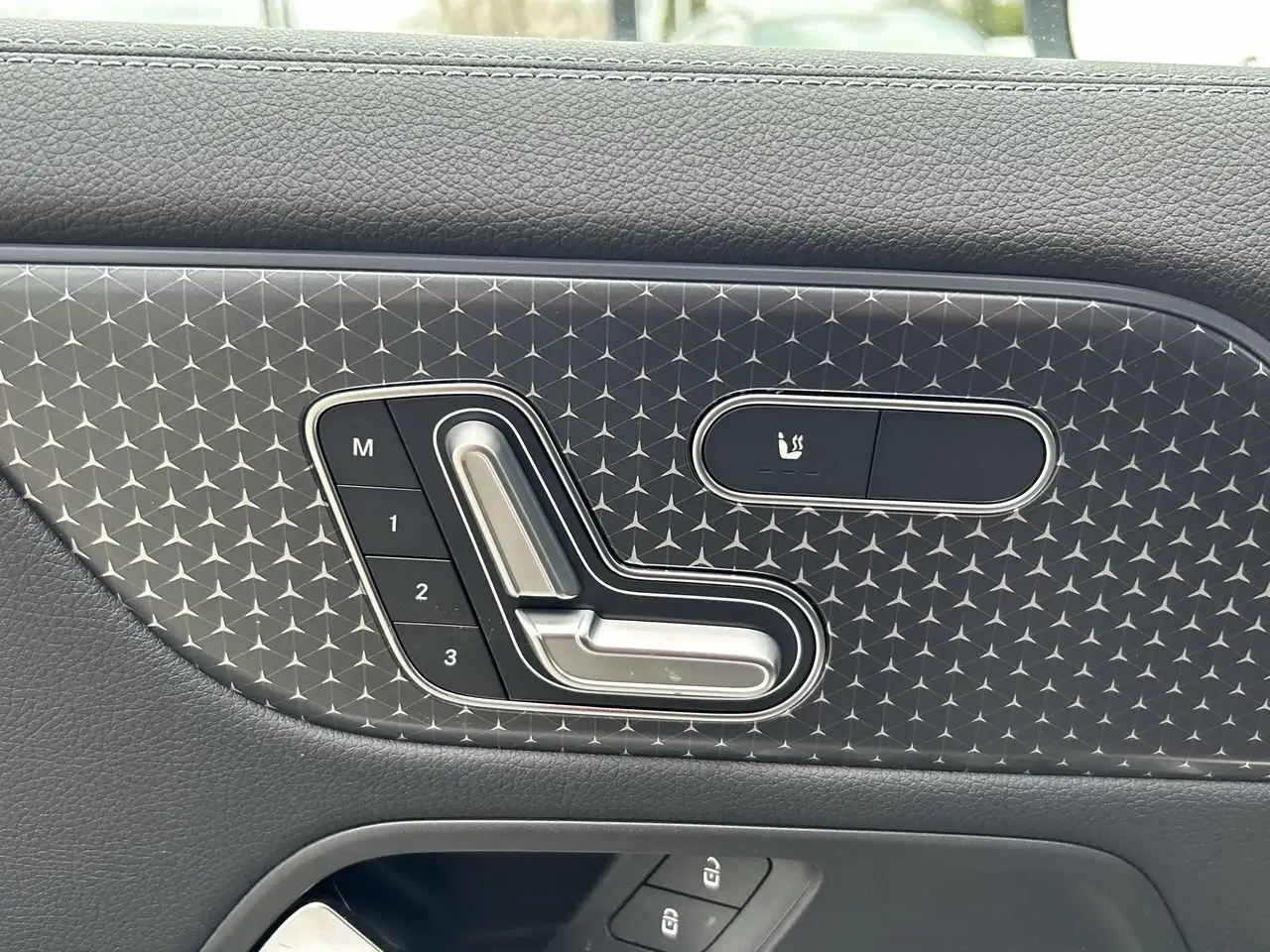 Mercedes-Benz GLA снимка Mercedes-Benz GLA