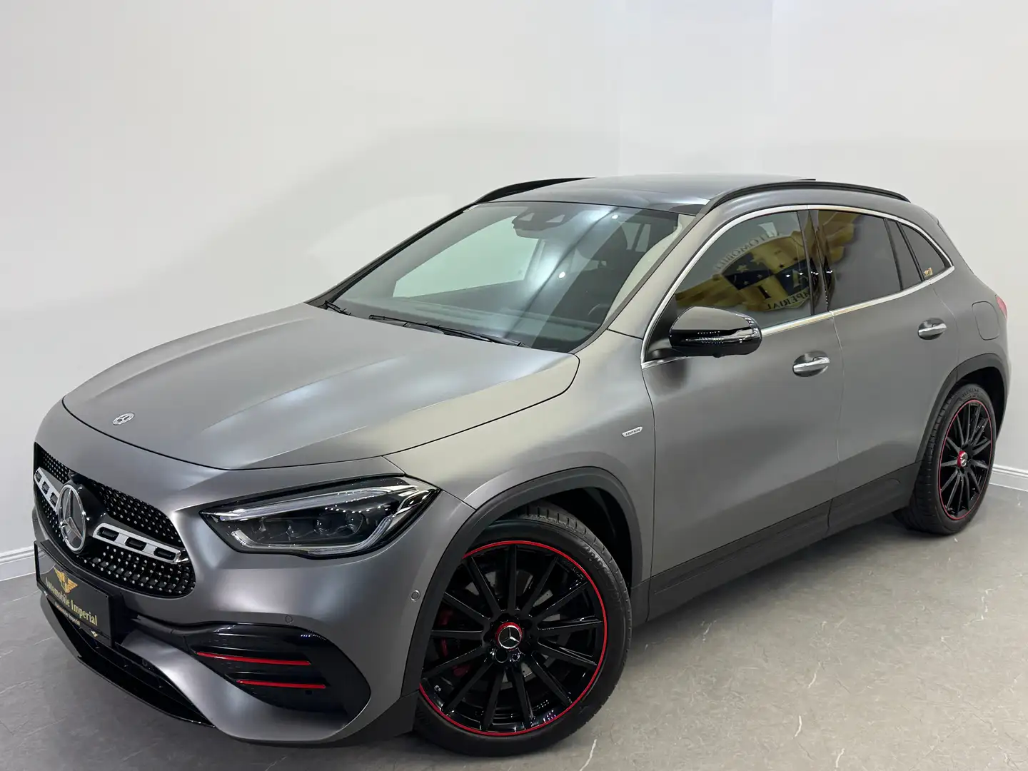 Mercedes-Benz GLA 220 d Aut. // EDITION 1 // AMG LINE // 1.BESITZ // Grau - 2