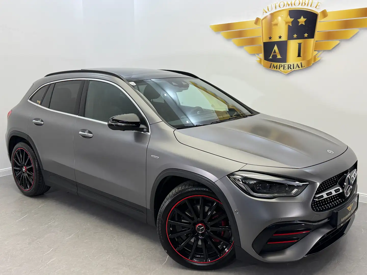Mercedes-Benz GLA 220 d Aut. // EDITION 1 // AMG LINE // 1.BESITZ // Grau - 1