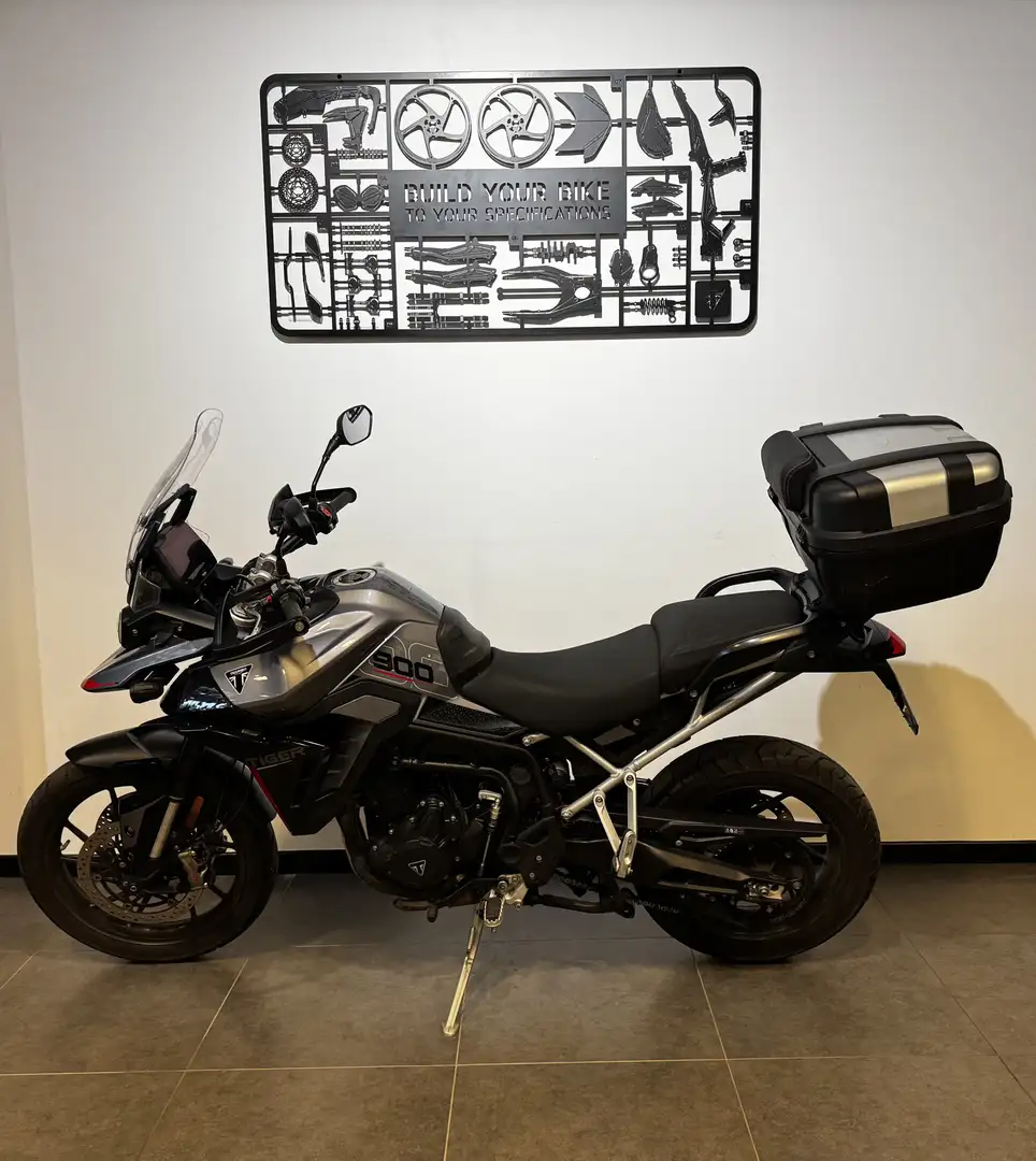 Triumph Tiger 900 - 2
