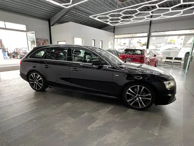 Audi A4 view 9