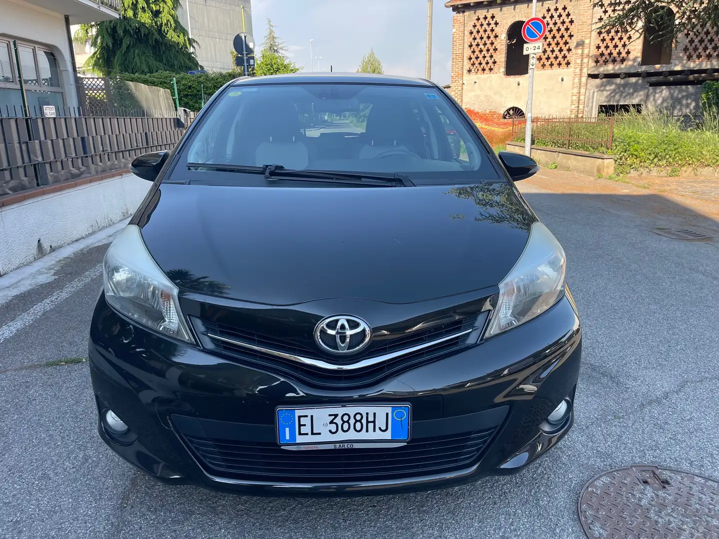 Toyota Yaris Yaris 5p 1.3 Lounge Negro - 1