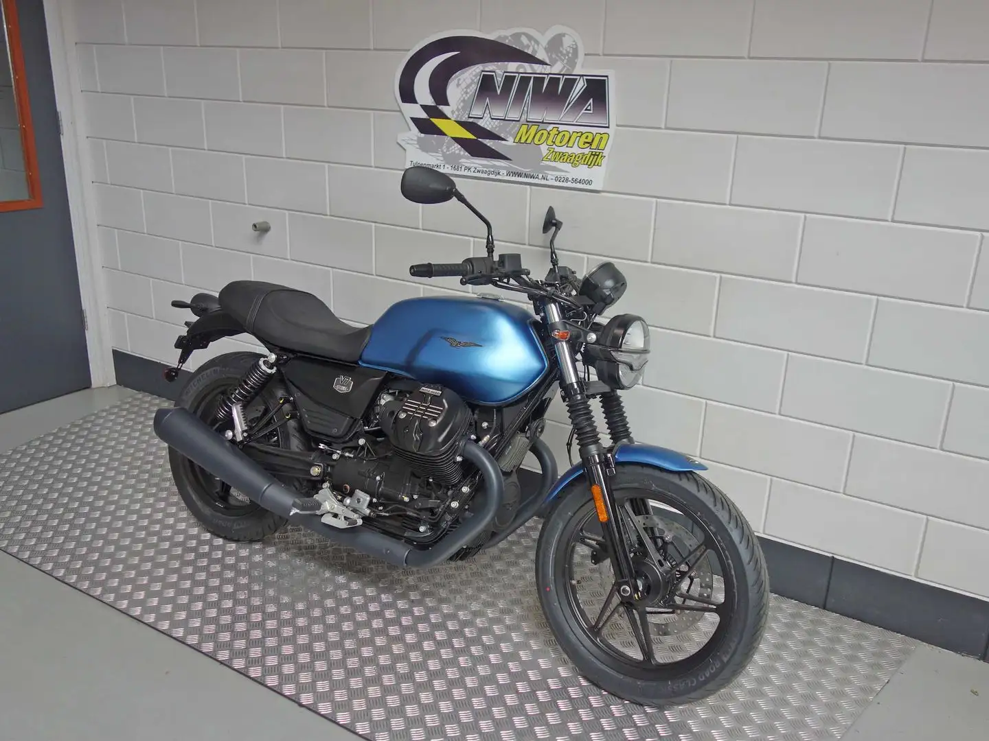 Moto Guzzi V 7 STONE Blau - 2