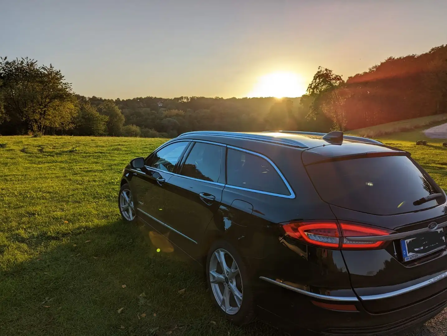 Ford Mondeo Mondeo Turnier 2.0 Ti-VCT Hybrid VIGNALE Schwarz - 1