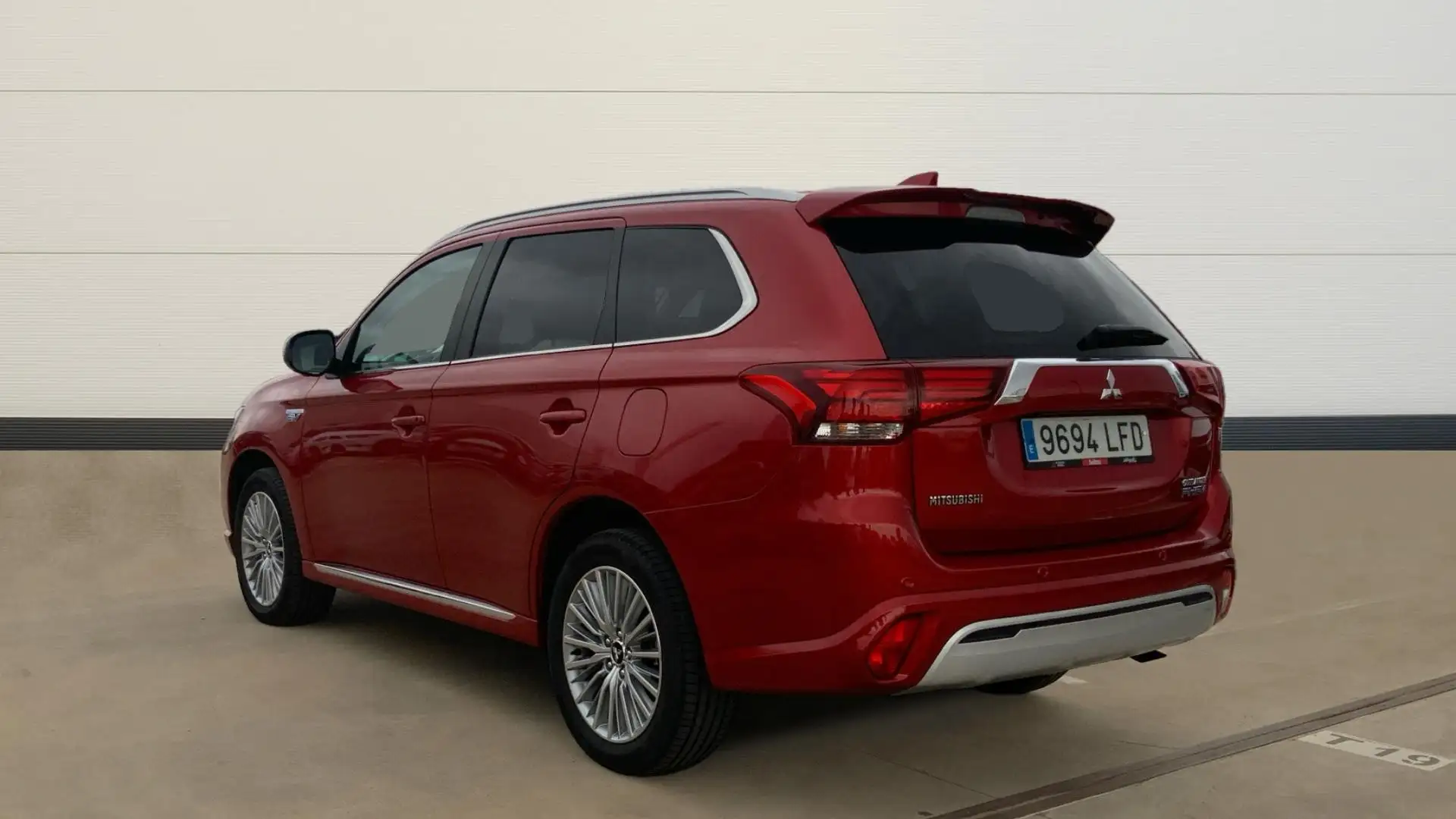 Mitsubishi Outlander PHEV Kaiteki 4WD - 2