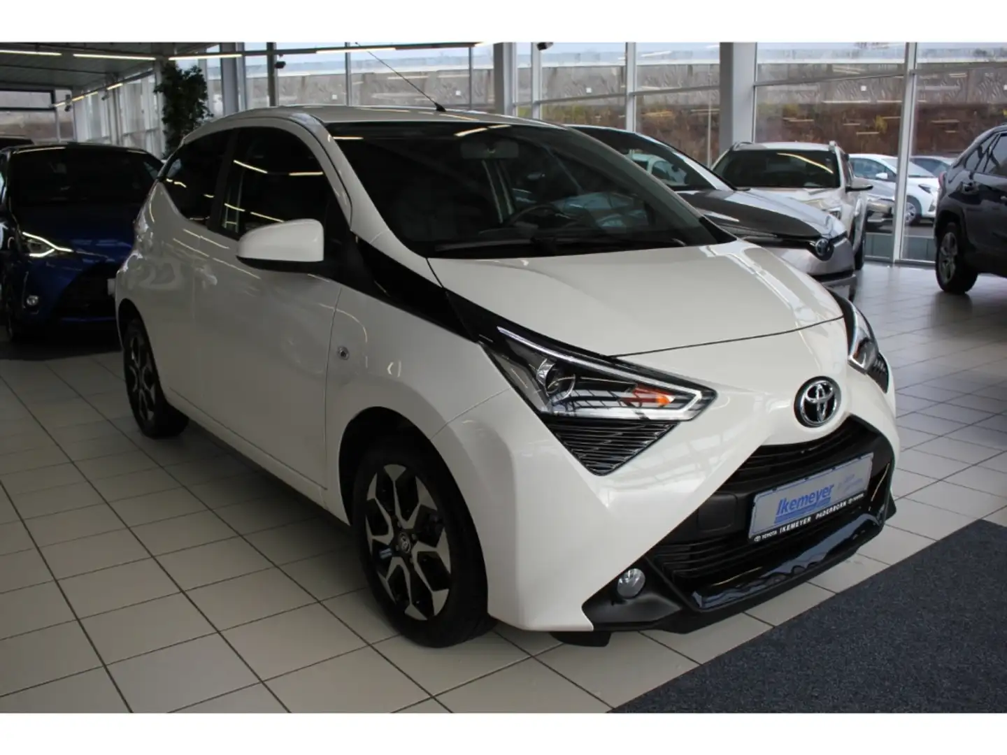 Toyota Aygo Sitzheizung Klimaautomatik Rückfahrkamera Alufelge Weiß - 2