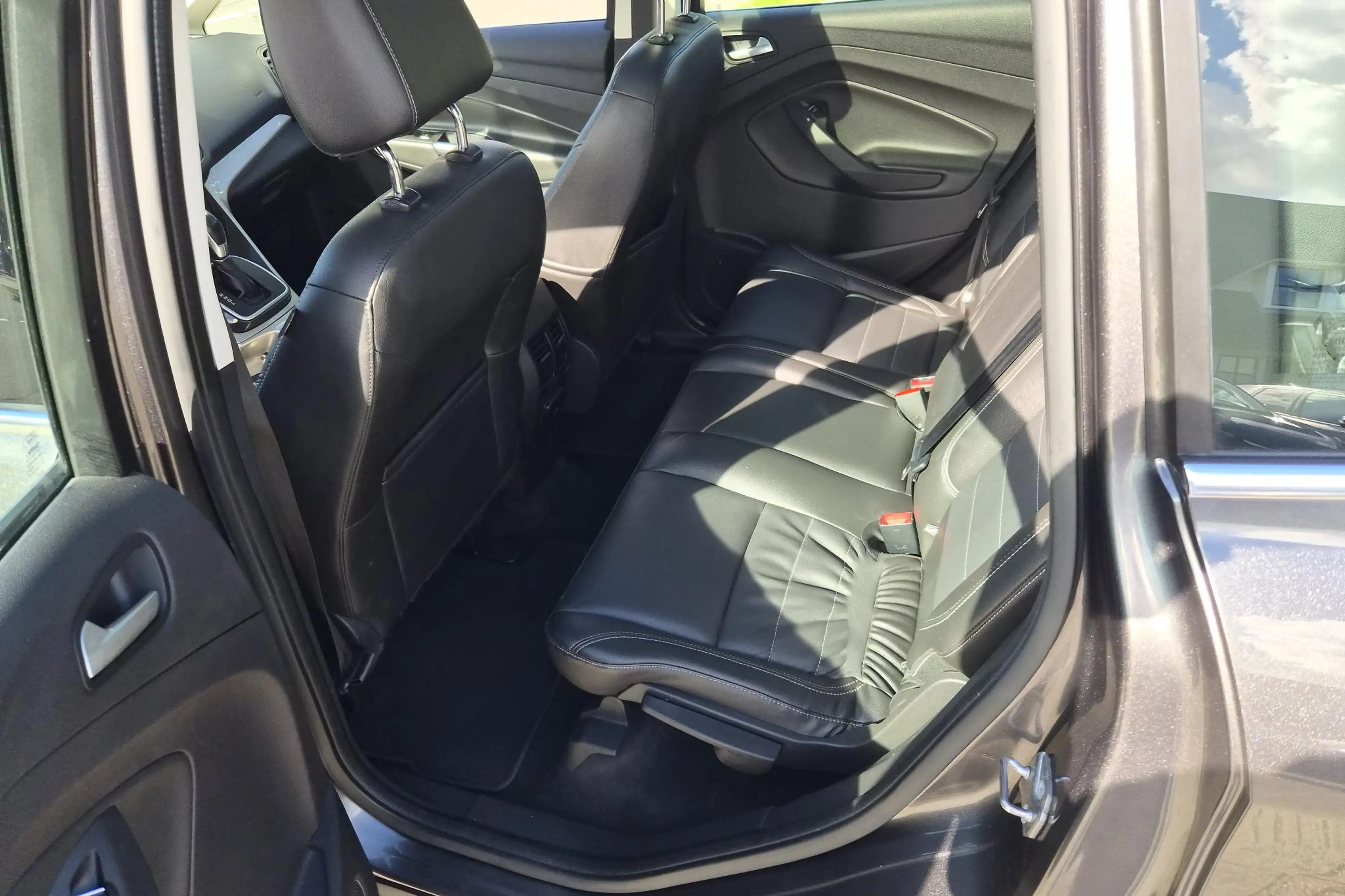 Ford C-Max 2.0 Plug-in Hybrid Titanium Plus — photo 15