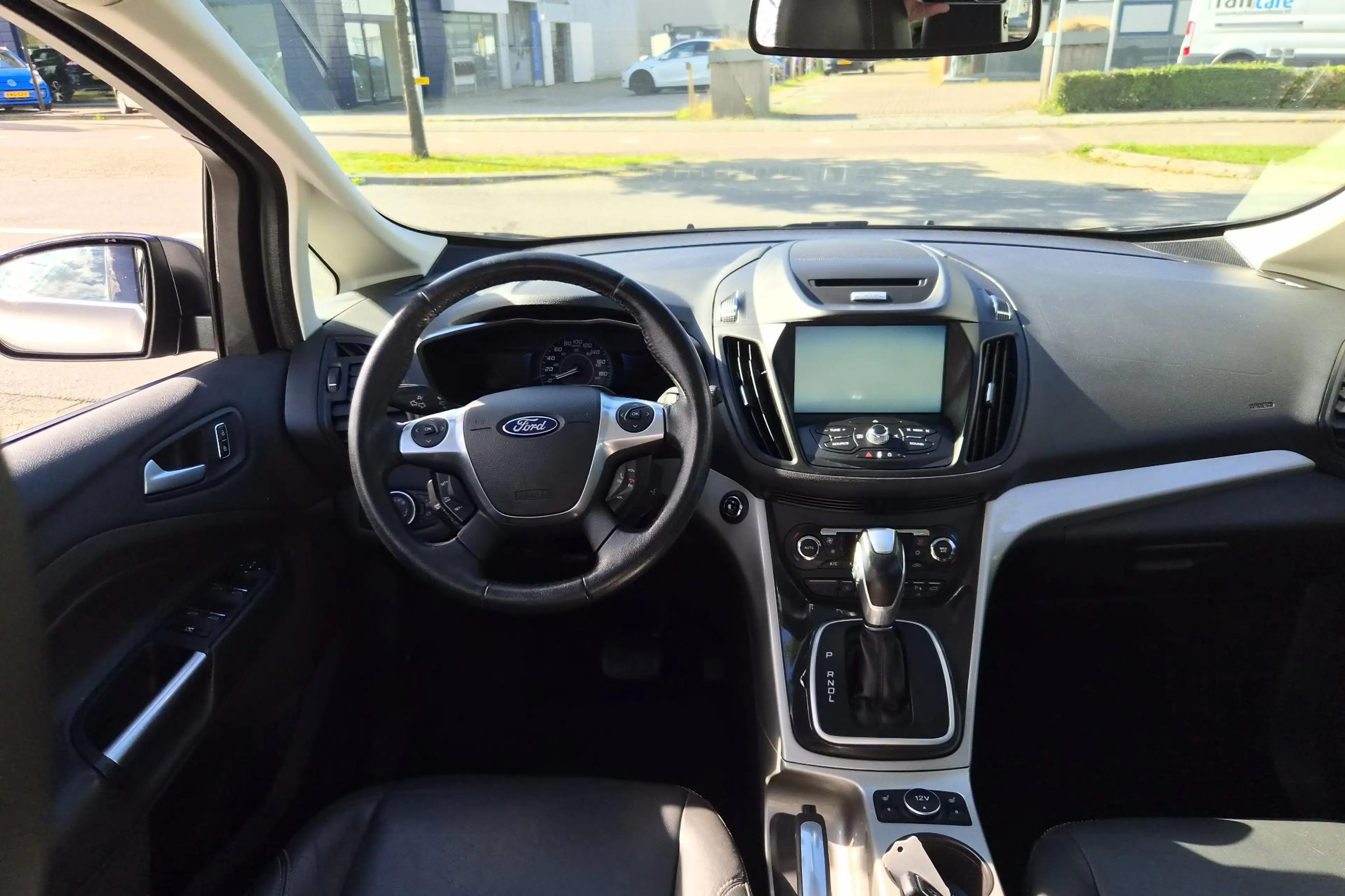 Ford C-Max 2.0 Plug-in Hybrid Titanium Plus — photo 14