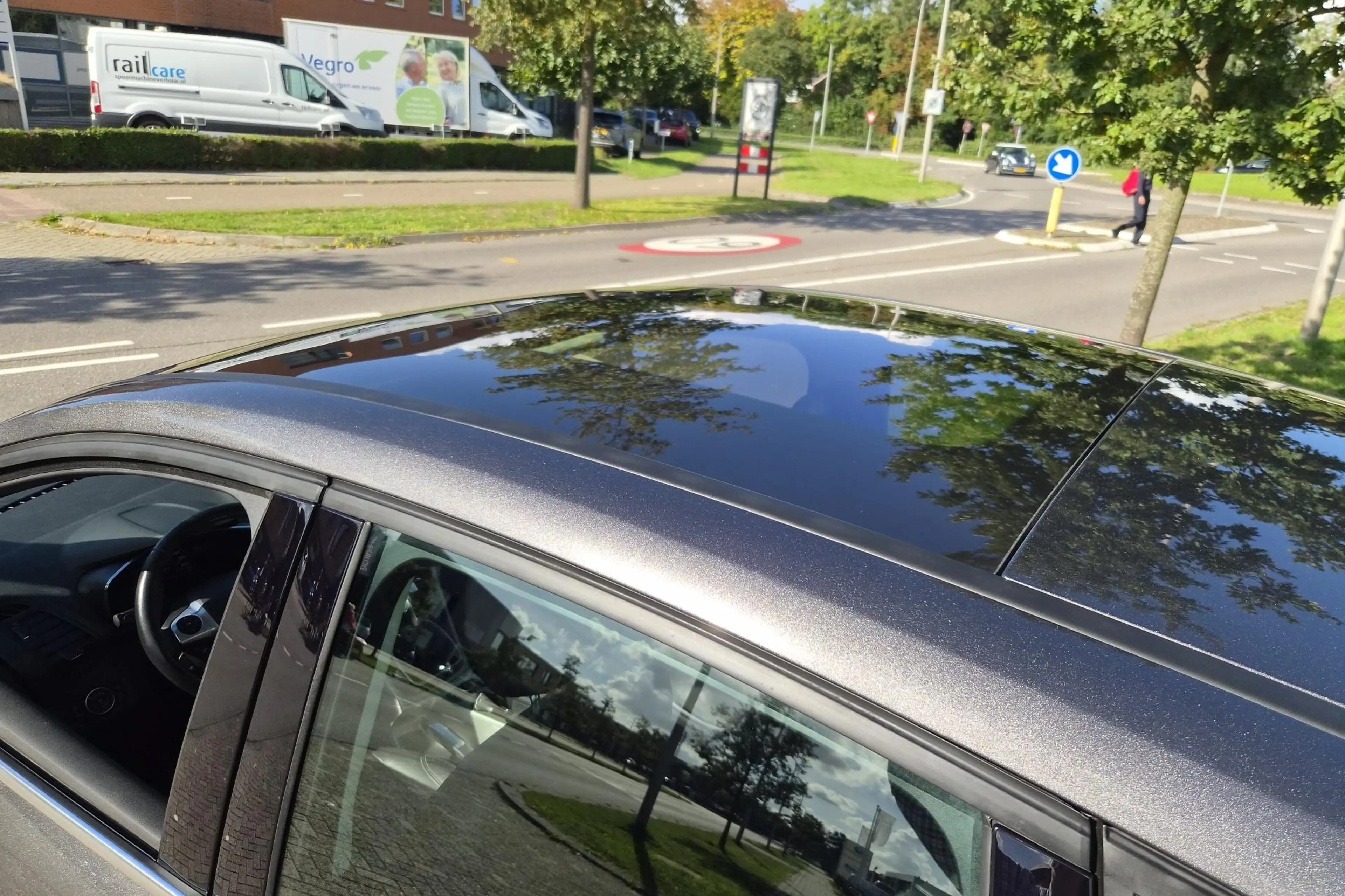 Ford C-Max 2.0 Plug-in Hybrid Titanium Plus — photo 13
