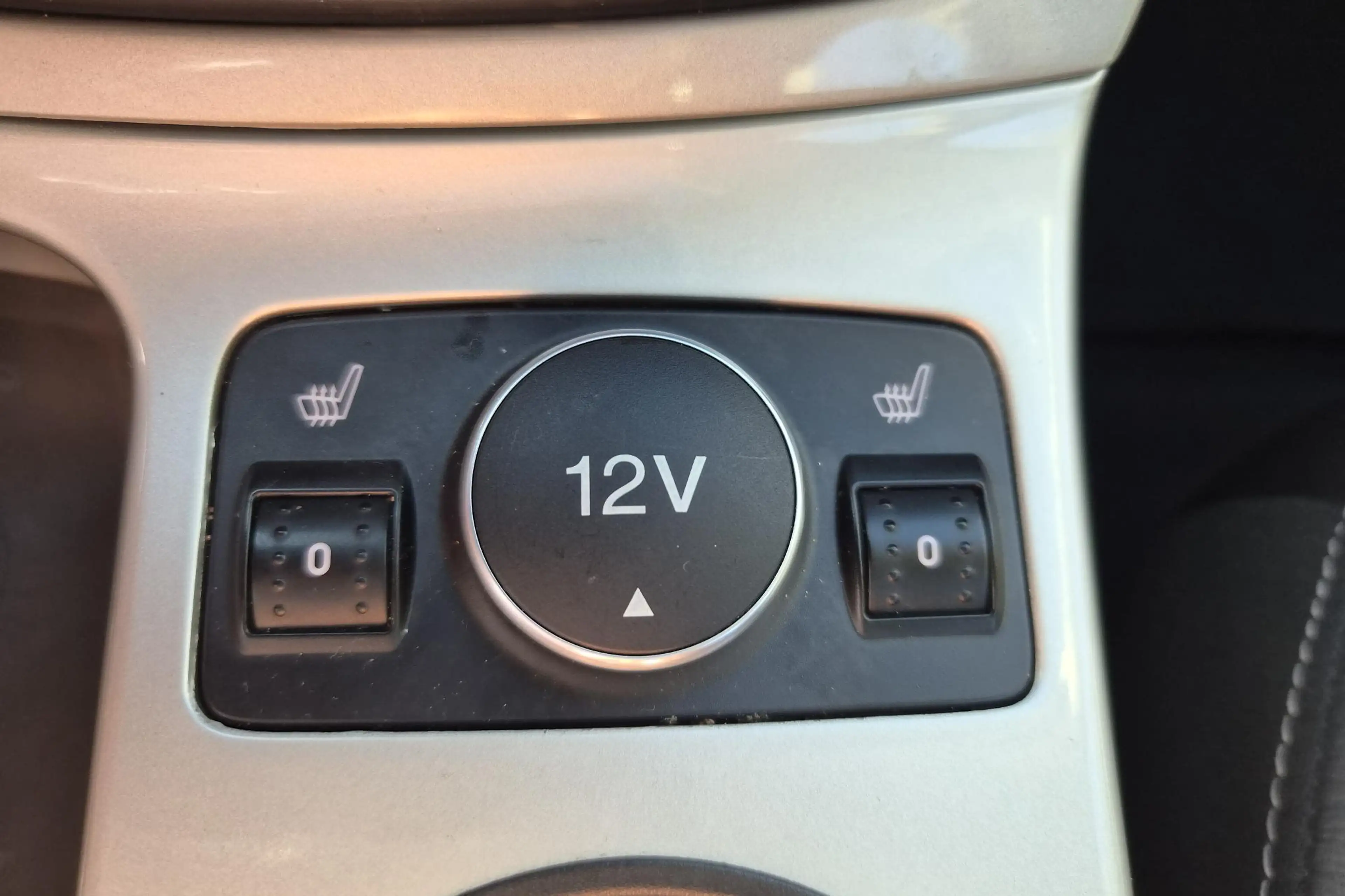 Ford C-Max 2.0 Plug-in Hybrid Titanium Plus — photo 3