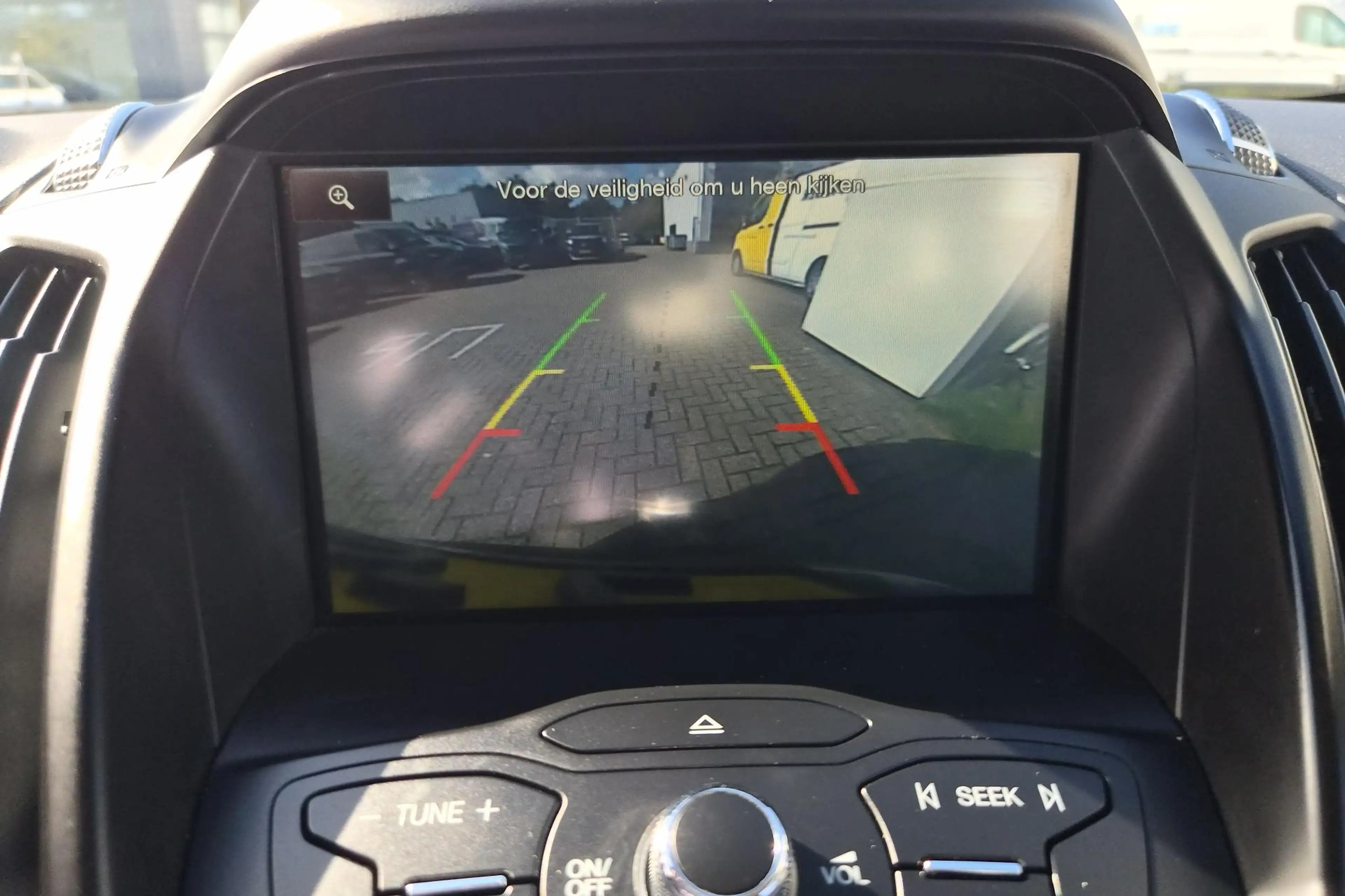 Ford C-Max 2.0 Plug-in Hybrid Titanium Plus — photo 7