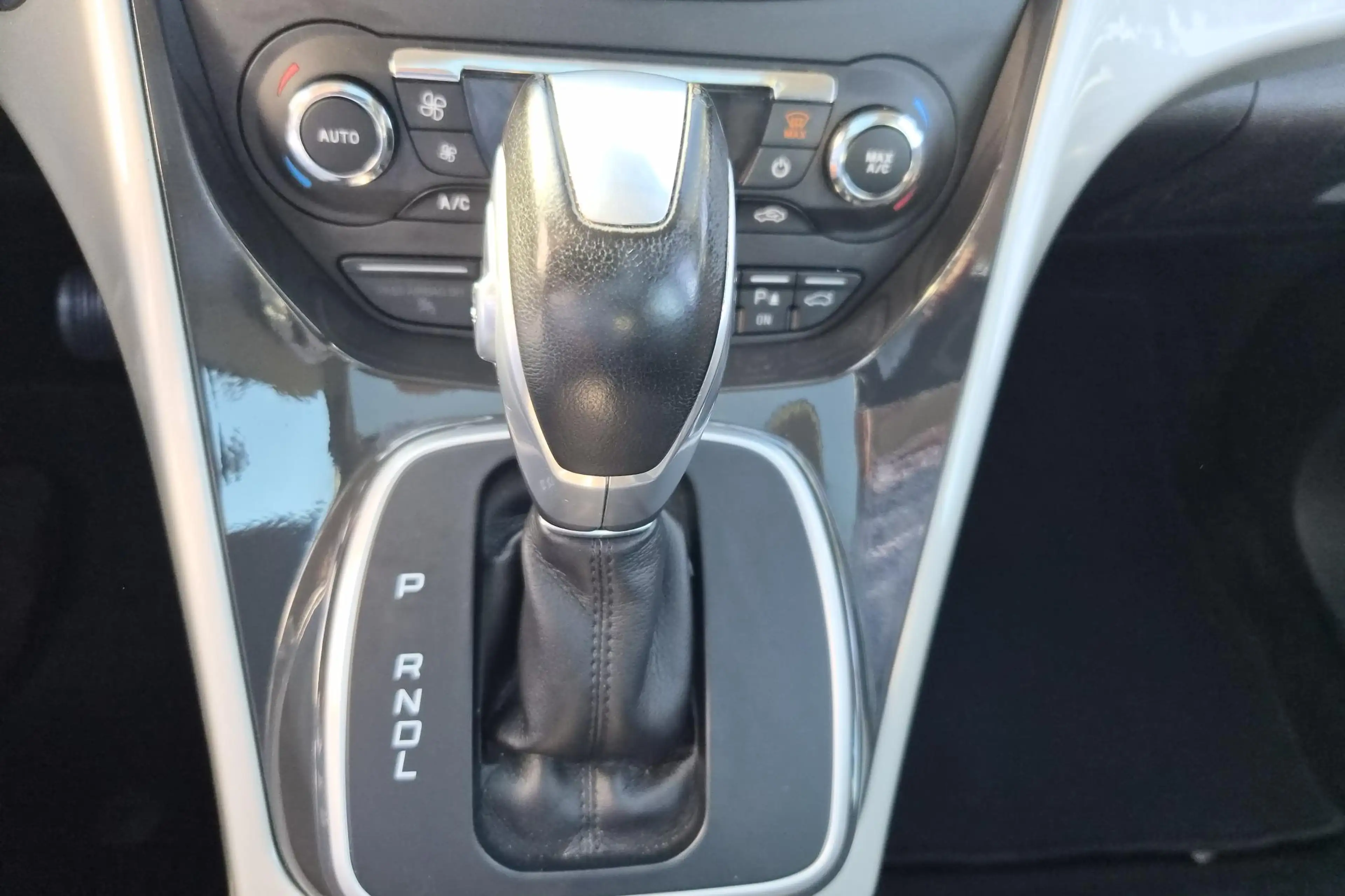 Ford C-Max 2.0 Plug-in Hybrid Titanium Plus — photo 10