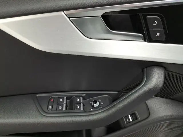 Audi A4 view 12