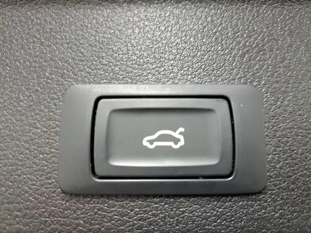 Audi A4 view 8