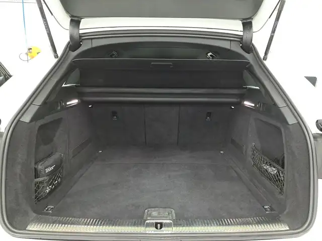 Audi A4 view 7
