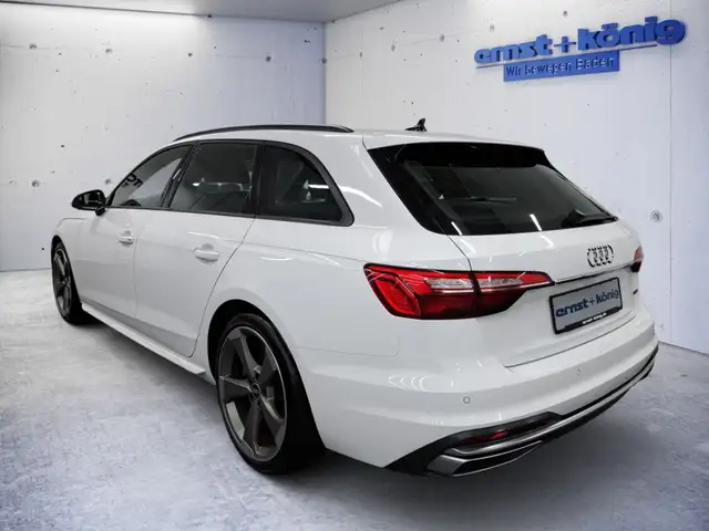 Audi A4 view 4