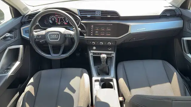 Audi Q3 view 11