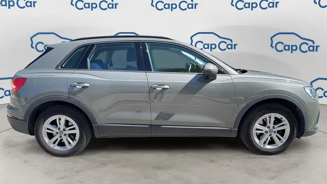Audi Q3 view 4