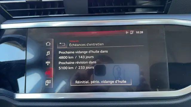 Audi Q3 view 13