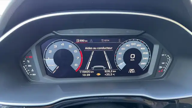 Audi Q3 view 12