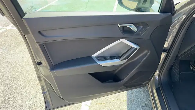Audi Q3 view 7