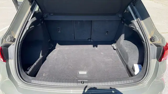 Audi Q3 view 14